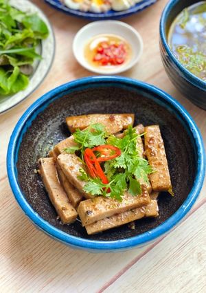 Hình của món Chả Lụa Kho Tiêu.