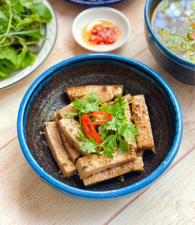 Hình của món Chả Lụa Kho Tiêu.