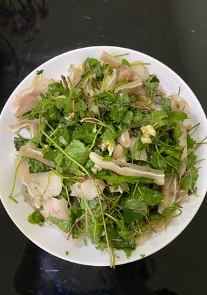 Hình của món Nộm rau má tai heo.