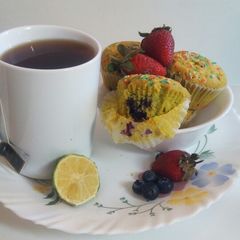 A picture of Lemon blueberry cupcakes with lemon tea #authourmarathon.