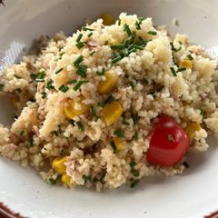 A picture of Couscous salad with tuna.