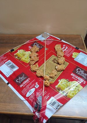 તલ ના લાડુ અને ચીકી (Til Ladoo Chikki Recipe In Gujarati) રેસીપી મુખ્ય ફોટો