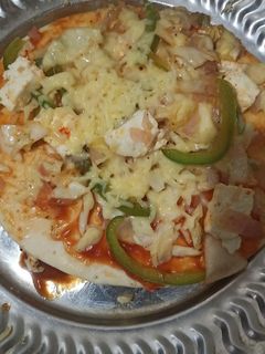 पिज़्ज़ा (Pizza recipe in Hindi) रेसिपी मुख्य फोटो