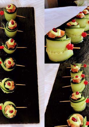 Una foto de Rollitos de pepino rellenos de atún y tartar de salmón coronados de mayonesa de aguacate y cilantro
