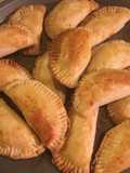 Empanadas de atún con tomate y cebolla