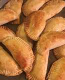 Empanadas de atún con tomate y cebolla