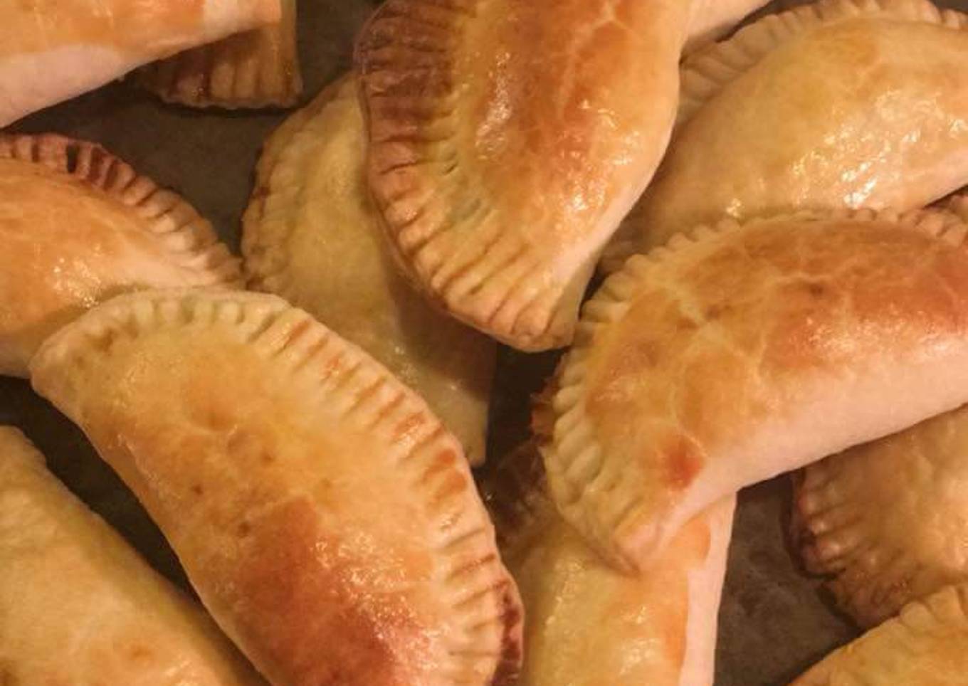 Empanadas de atún con tomate y cebolla