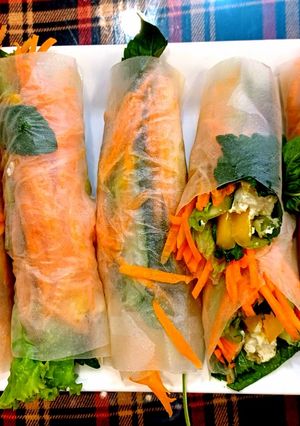 Hình của món Cuốn chay chấm bơ hạt điều.