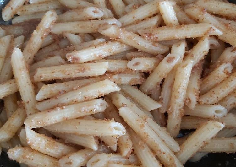 Recetta di Fatto in casa Pennette con filetti di alici e mollica