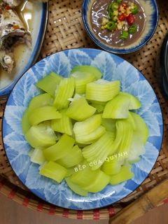 Hình của món Bầu luộc chấm ruốc.