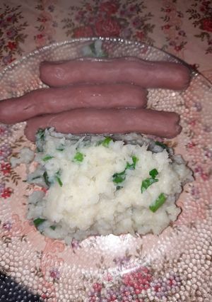 Una foto de Salchichas con puré de coliflor
