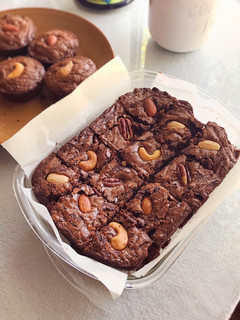 A picture of Fudge Nuts Chocolate Brownie <3.