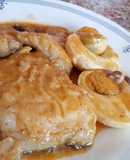 Bacalao con pasas, piñones y huevo duro