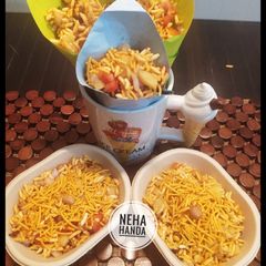 A picture of Bhelpuri (instant without tarmarid chutney and green chutney).