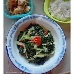 A picture of Oseng daun pepaya.