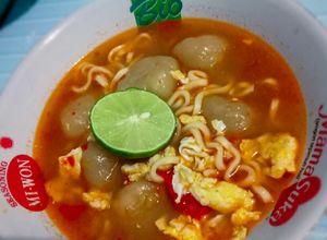 Foto resep Cilok goang pedas / Cilok kuah segar topping mie
