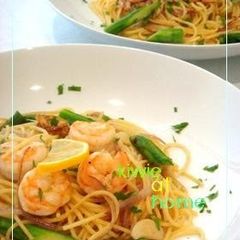 A picture of Shrimp and Asparagus Lemon Flavored Pasta.