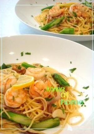 A picture of Shrimp and Asparagus Lemon Flavored Pasta.