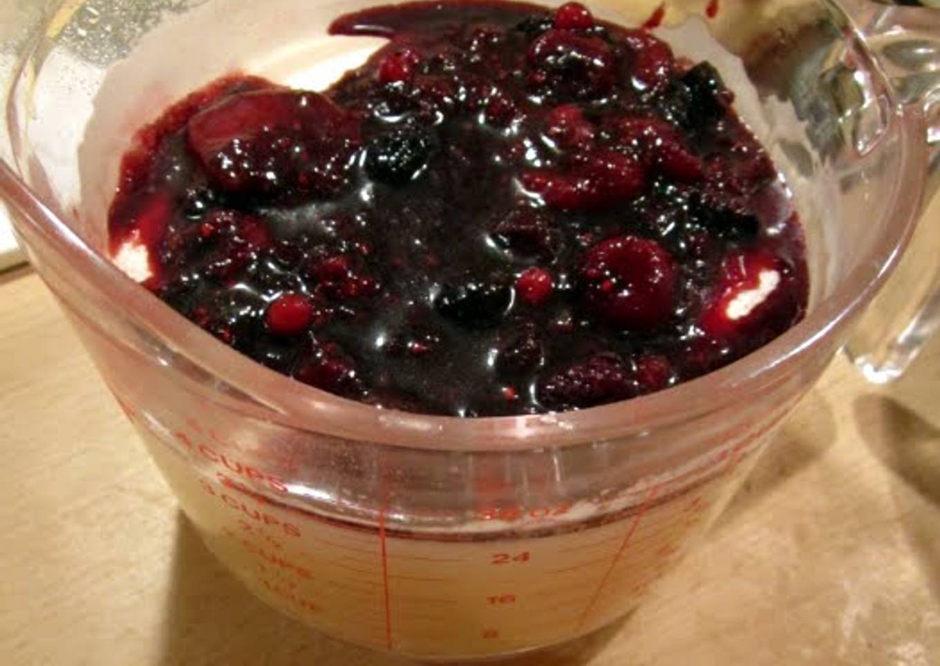 Bavarian Creme with sauce from forest fruits Recipe by post from Germany and Lisa! a bit difficult but delicious!