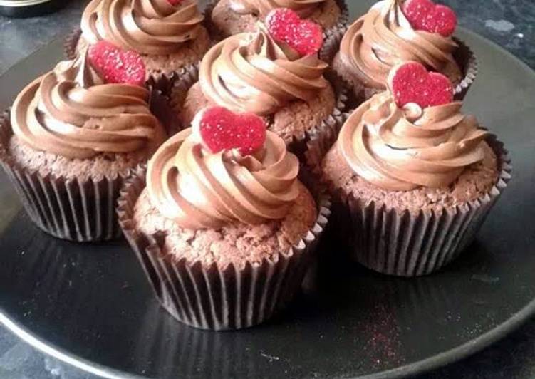fluffy choclate Valentine's cup cakes