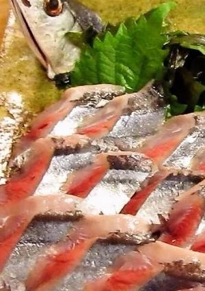 A picture of How to Break Down Pacific Saury for Fresh Sashimi at Home.