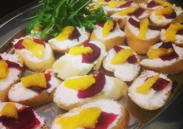 Recipe of Perfect Goats cheese, mango and beetroot crostini
