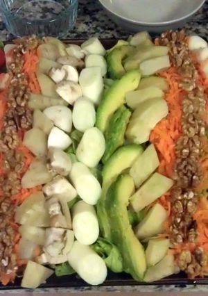 A picture of carla's green salad.