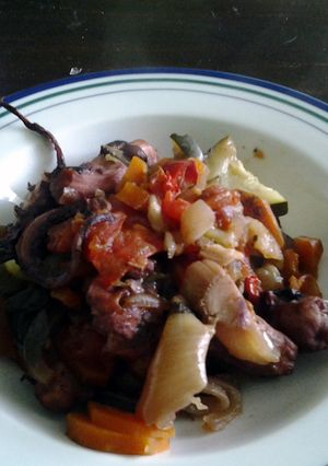 A picture of Lazy Octapus with VegetablesUsually i am calling the foods that goes to the oven lazy cause they just stand there! i love these way of cooking (slow one) cause you take all the juices and the flavors from the food. Here i am not using frozen spinach cau.