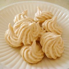 A picture of Crusty Coconut Merengue Cookies.
