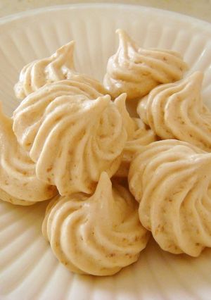 A picture of Crusty Coconut Merengue Cookies.