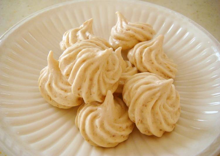 Crusty Coconut Merengue Cookies