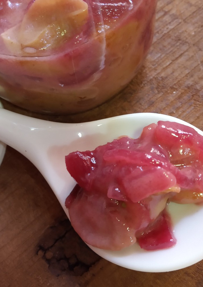 Una foto de Mostaza de uvas y cebolla morada