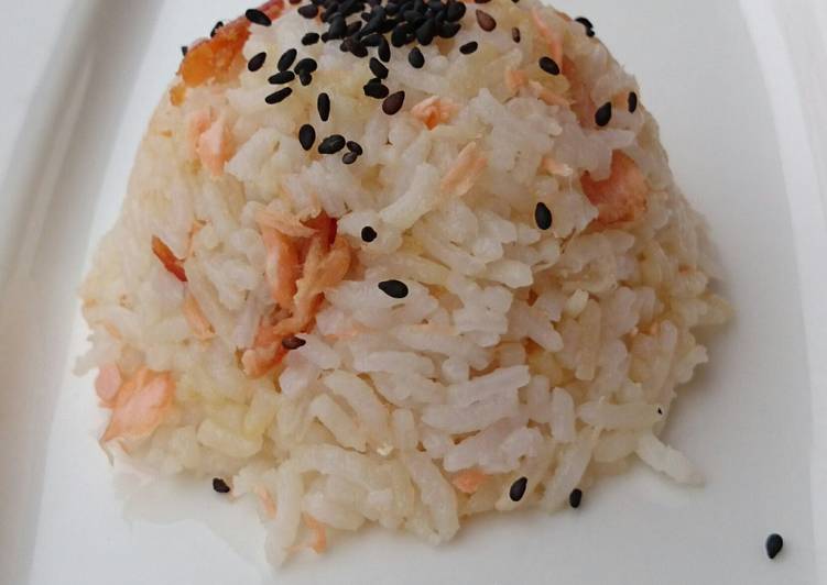 Simple Way to Prepare Award-winning Salmon Rice Top Sesame Seeds