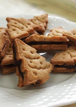 Diós keksz csokikrémmel recept fotója