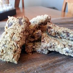 A picture of Chocolate Chip Almond Granola Bars.