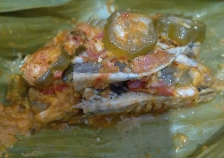 Bagaimana Menyiapkan Pepes tongkol Anti Gagal