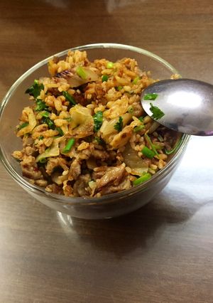 Hình của món Cơm rang, kim chi thịt bò.