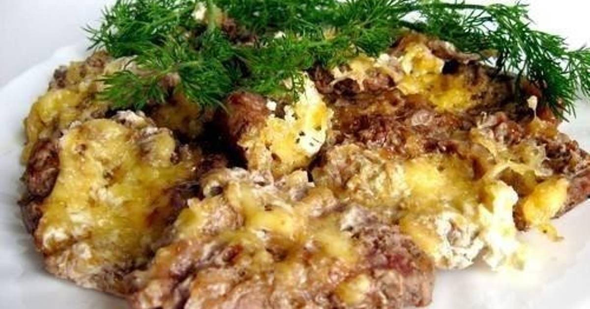 мясо в духовке из свинины в фольге с картошкой помидорами и сыром | Дзен