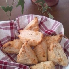 A picture of White Chocolate and Lemon Peel Scones & Dark Matcha Scones.