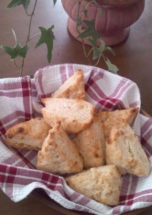 A picture of White Chocolate and Lemon Peel Scones & Dark Matcha Scones.