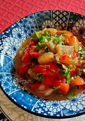 Una foto de Ensalada de pimientos, berenjenas y tomates confitados al horno