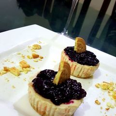 A picture of Cherry vanilla cheese cupcakes😋.