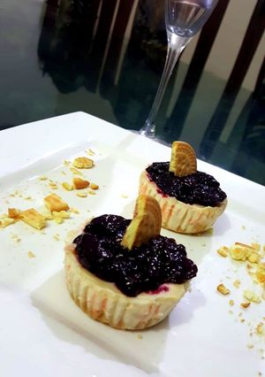 A picture of Cherry vanilla cheese cupcakes😋.