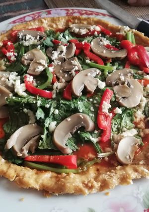 Una foto de Pizza base de pollo proteica
