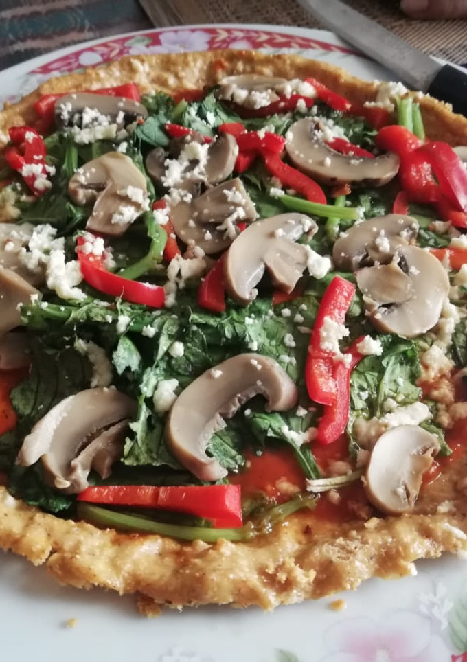 Una foto de Pizza base de pollo proteica