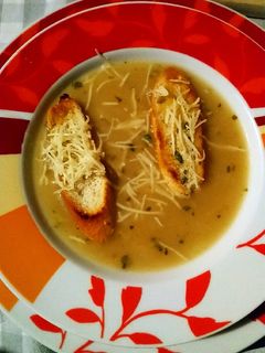 A picture of French Onion Soup.