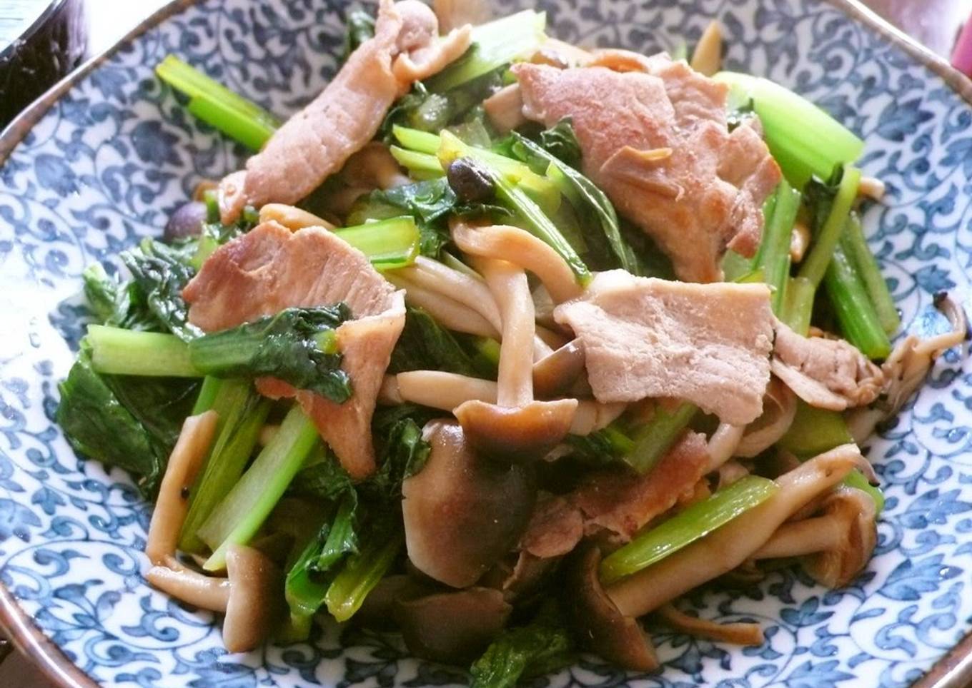 Stir-Fried Komatsuna and Shimeji Mushooms with Oyster Sauce