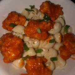A picture of Buffalo chicken white cheddar Mac and cheese.