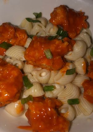 A picture of Buffalo chicken white cheddar Mac and cheese.