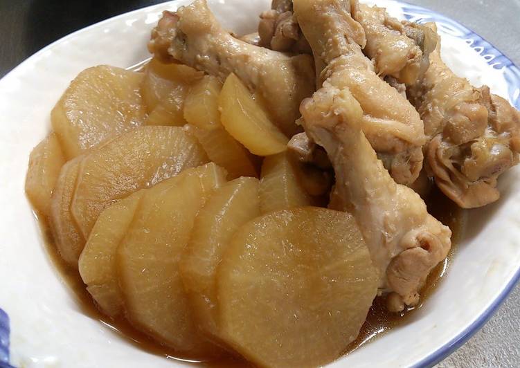 Quick and Easy Stewed Daikon Radish and Chicken Drumettes